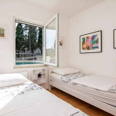 With Swimming Pool - Dugi Otok,